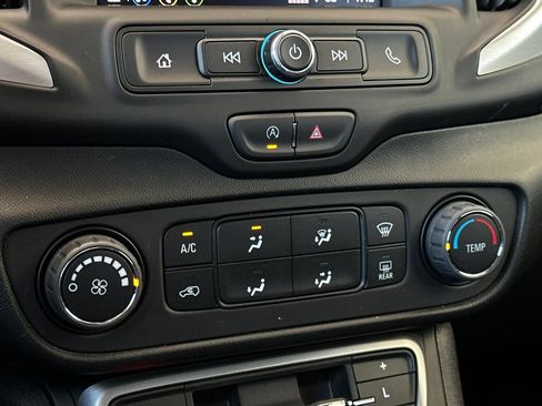 Used 2024 GMC Terrain SLE FWD image 19