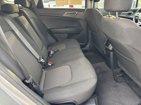Used 2025 Kia Sportage LX FWD image 16