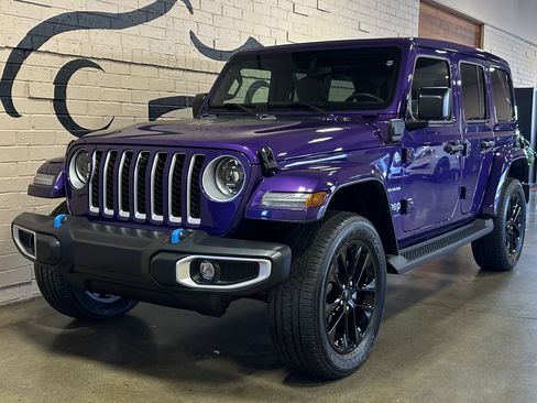 Used 2023 Jeep Wrangler Unlimited Sahara w/ Cold Weather Group AWD/4WD image 16