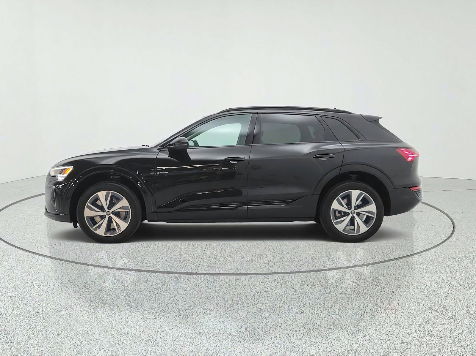 Used 2024 Audi Q8 e-tron Premium Plus AWD/4WD image 8