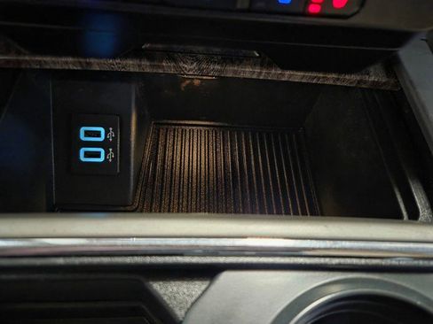 Used 2017 Ford F250 Lariat w/ Chrome Package image 54