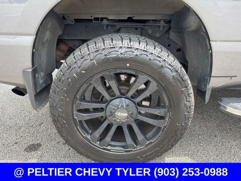 Used 2019 Nissan Titan SV w/ SV Convenience Package AWD/4WD image 11