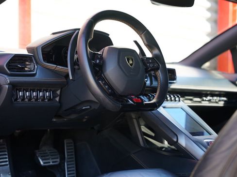 Used 2022 Lamborghini Huracan EVO image 5