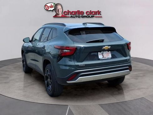 Used 2025 Chevrolet Trax LT FWD image 3