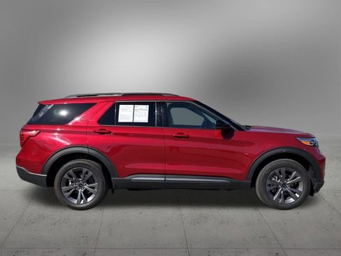 Used 2024 Ford Explorer XLT w/ Equipment Group 202A image 5
