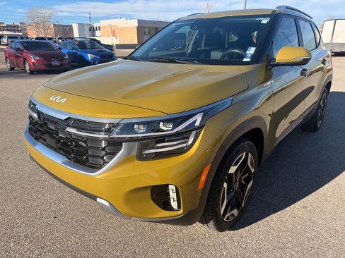 Used 2024 Kia Seltos SX w/ SX Sunroof Package image 2
