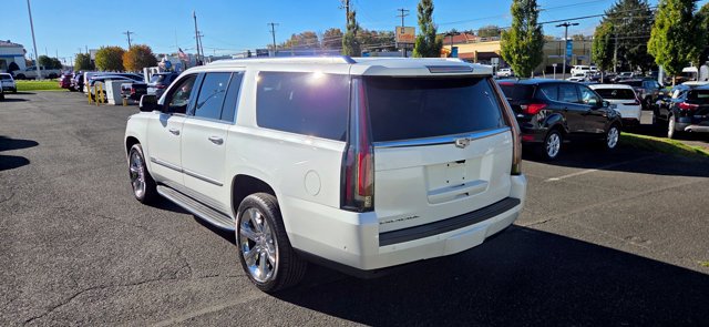 Used 2019 Cadillac Escalade ESV Luxury AWD/4WD image 6