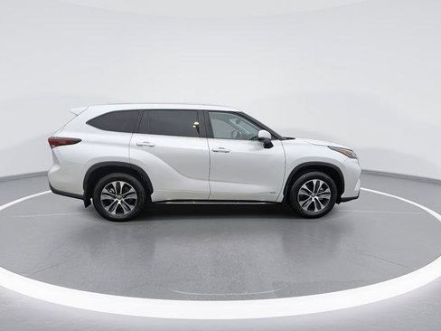 Certified 2026 Toyota Highlander XLE image 11