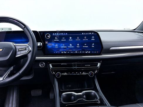 Used 2025 Chevrolet Traverse High Country FWD image 8
