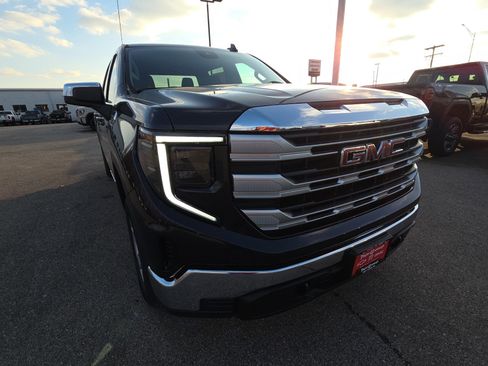 New 2026 GMC Sierra 1500 SLE image 12