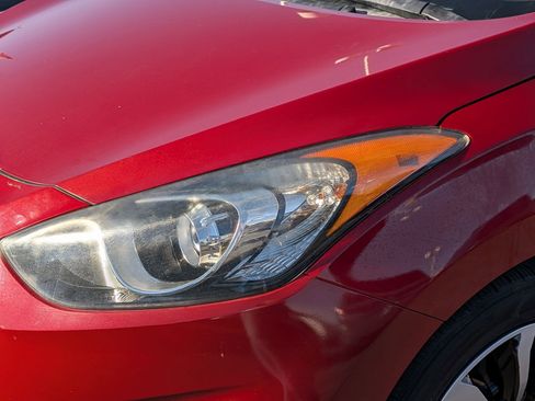 Used 2017 Hyundai Elantra GT image 13