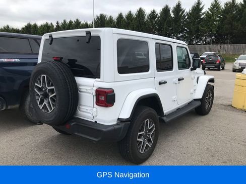 Used 2024 Jeep Wrangler Unlimited Sahara w/ Technology Group AWD/4WD image 2