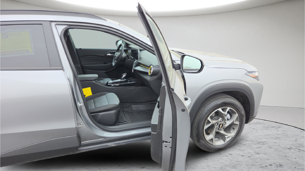 Used 2025 Chevrolet Trax LT w/ LT Convenience Package FWD image 26