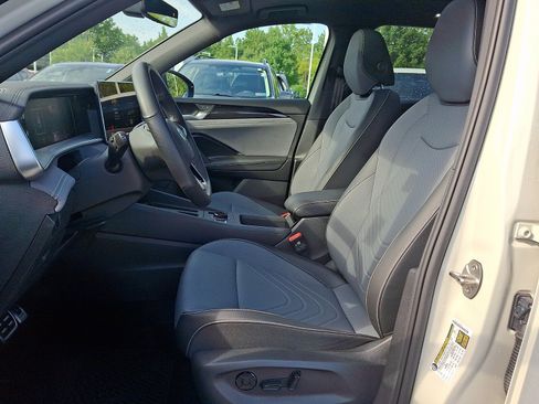 Used 2026 Volkswagen Tiguan SE R-Line AWD/4WD image 13