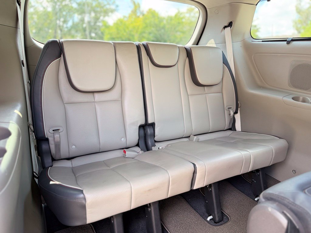 Used 2017 Kia Sedona LX w/ LX Essentials Premium Package FWD image 24