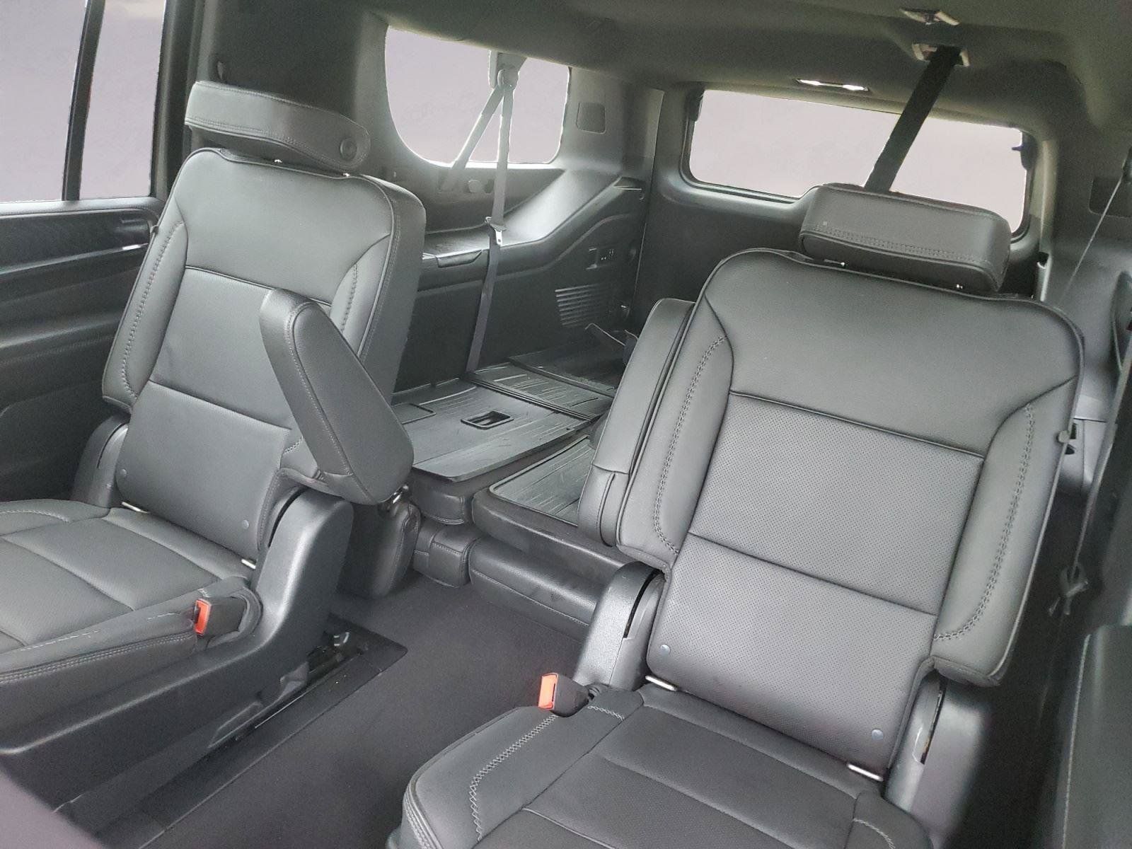Used 2022 GMC Yukon XL Denali RWD image 13