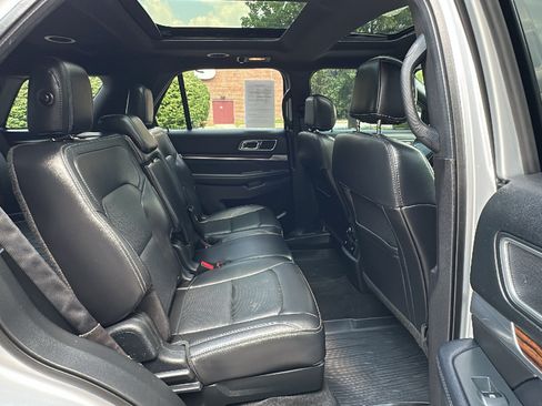 Used 2017 Ford Explorer Limited w/ Equipment Group 303A AWD/4WD image 25