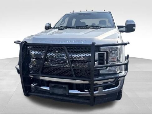Used 2019 Ford F350 XLT w/ XLT Premium Package AWD/4WD image 3