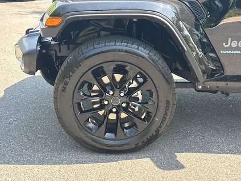 Certified 2025 Jeep Wrangler Unlimited Sahara w/ Safety Group AWD/4WD image 12