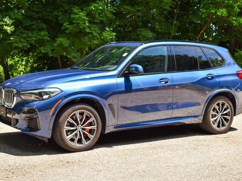 Used 2022 BMW X5 xDrive40i w/ M Sport Package AWD/4WD image 2
