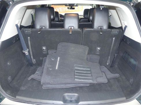 Used 2025 Nissan Pathfinder SL AWD/4WD image 34