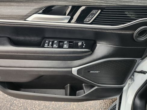 Used 2023 Jeep Wagoneer L Series II image 20