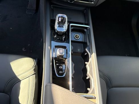 New 2026 Volvo XC60 B5 Plus w/ Protection Package Premier AWD/4WD image 17