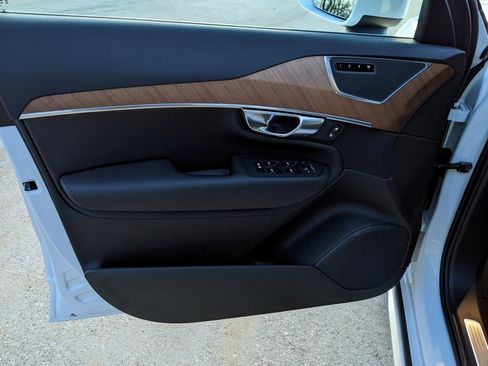 Certified 2025 Volvo XC90 B5 Plus image 9