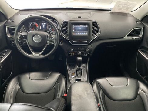 Used 2019 Jeep Cherokee Latitude Plus w/ Comfort/Convenience Group image 4