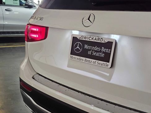 New 2026 Mercedes-Benz GLB 250 4MATIC image 16