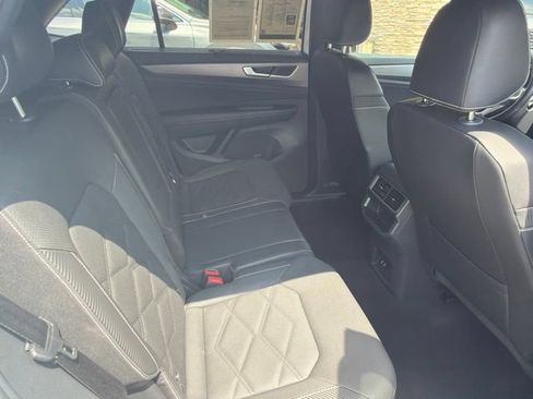 Used 2025 Volkswagen Atlas Cross Sport SE AWD/4WD image 31