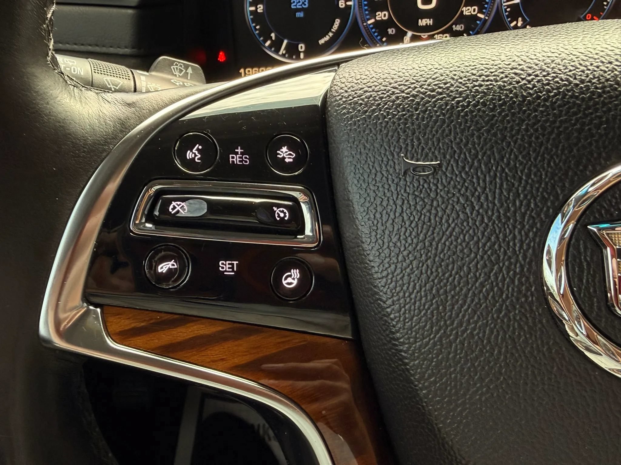 Used 2015 Cadillac Escalade ESV Luxury AWD/4WD image 23