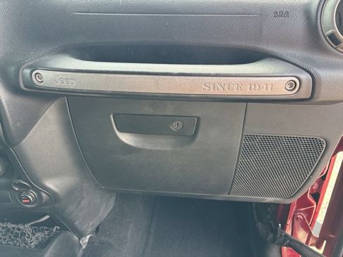 Used 2012 Jeep Wrangler Unlimited Sport AWD/4WD image 21