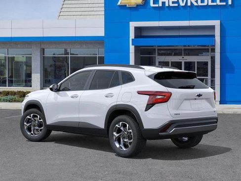 New 2026 Chevrolet Trax LT w/ LT Convenience Package FWD image 3