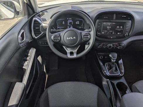 Certified 2025 Kia Soul LX w/ LX Technology Package FWD image 17