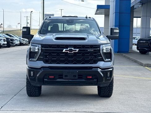 Used 2025 Chevrolet Silverado 2500 ZR2 w/ Technology Package image 14