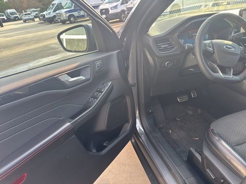 Used 2023 Ford Escape ST-Line Elite image 9