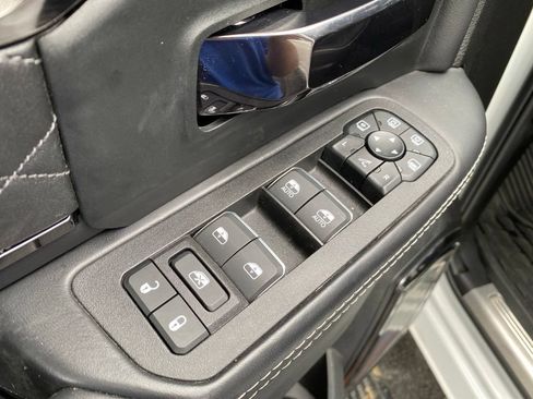Used 2025 RAM 2500 Limited AWD/4WD image 14