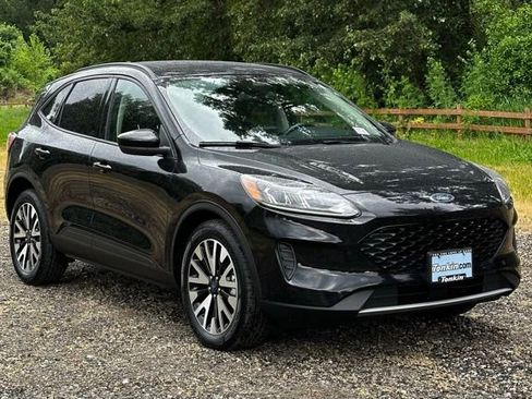 Used 2020 Ford Escape SE Sport AWD/4WD image 2