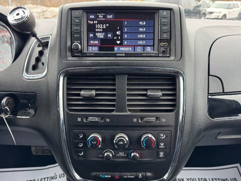 Used 2014 Dodge Grand Caravan SE image 23