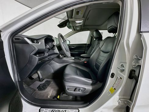 Used 2023 Toyota RAV4 XLE Premium FWD image 13