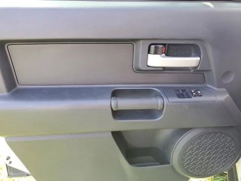 Used 2013 Toyota FJ Cruiser 4WD image 21