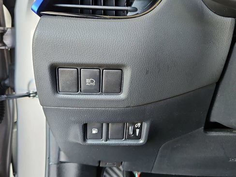 Used 2020 Toyota C-HR XLE FWD image 15