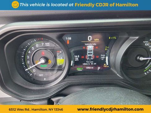 Used 2025 Jeep Wrangler Unlimited Sahara image 15