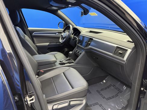 Used 2021 Volkswagen Atlas Cross Sport SE AWD/4WD image 24