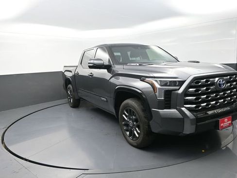 Used 2024 Toyota Tundra Platinum AWD/4WD image 35