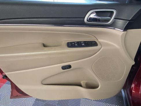 Used 2021 Jeep Grand Cherokee Limited AWD/4WD image 17