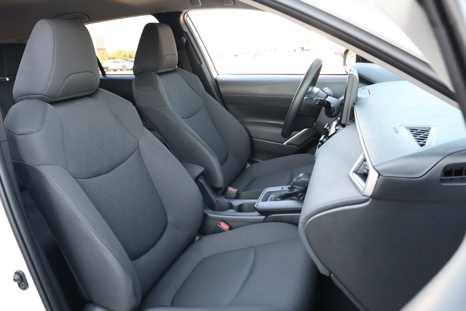 Used 2026 Toyota Corolla Cross LE FWD image 28