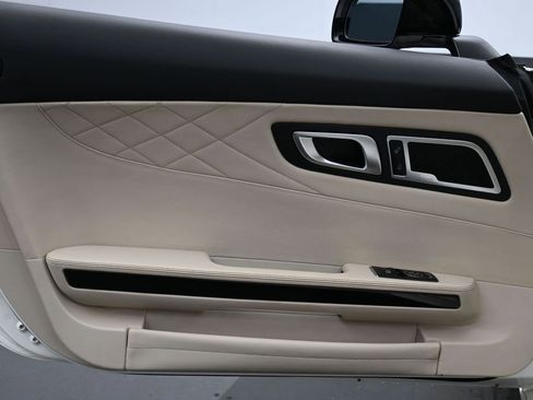 Used 2018 Mercedes-Benz AMG GT Roadster image 11