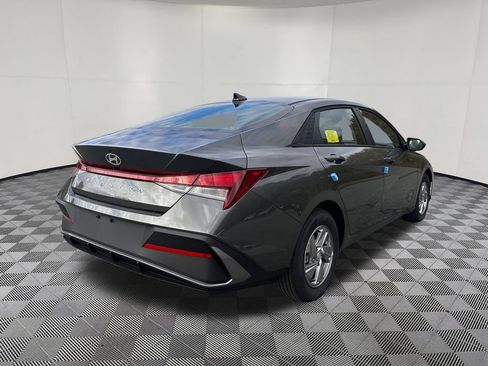 Certified 2026 Hyundai Elantra SE w/ Cargo Package FWD image 6